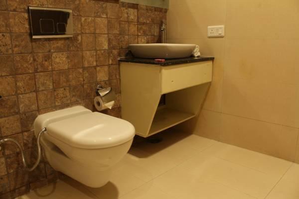 Hotel Opulence Pathankot Bagian luar foto