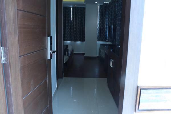 Hotel Opulence Pathankot Bagian luar foto
