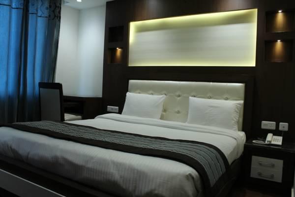 Hotel Opulence Pathankot Bagian luar foto
