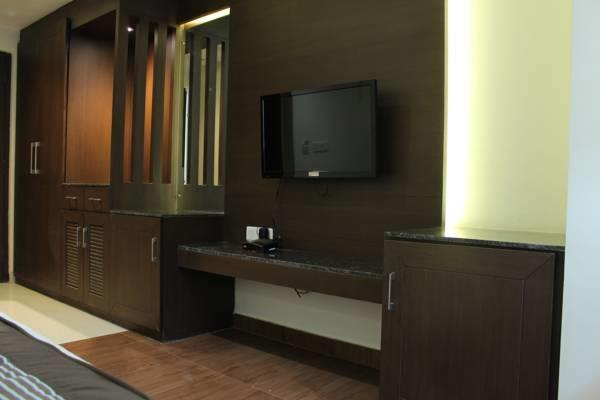 Hotel Opulence Pathankot Bagian luar foto